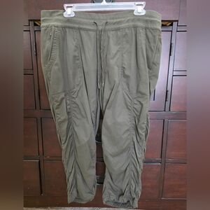 The North Face Aphrodite 2.0 Capris | Women’s XL | Olive Green | Read